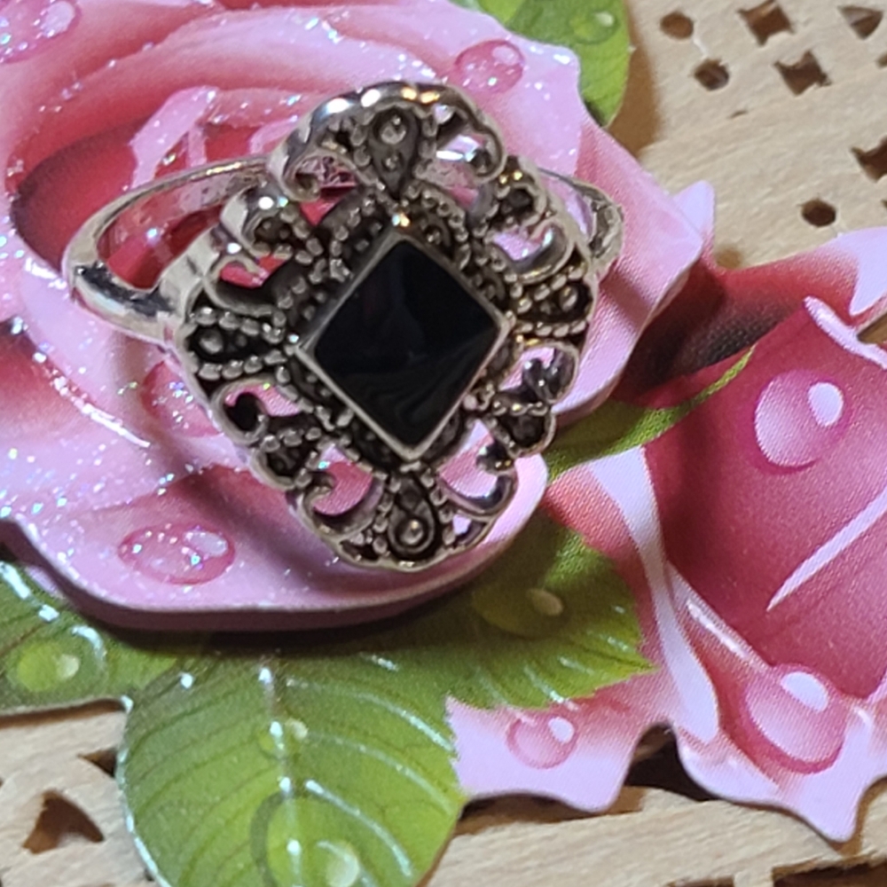 Size 7.5 Ladies Ring For Sale